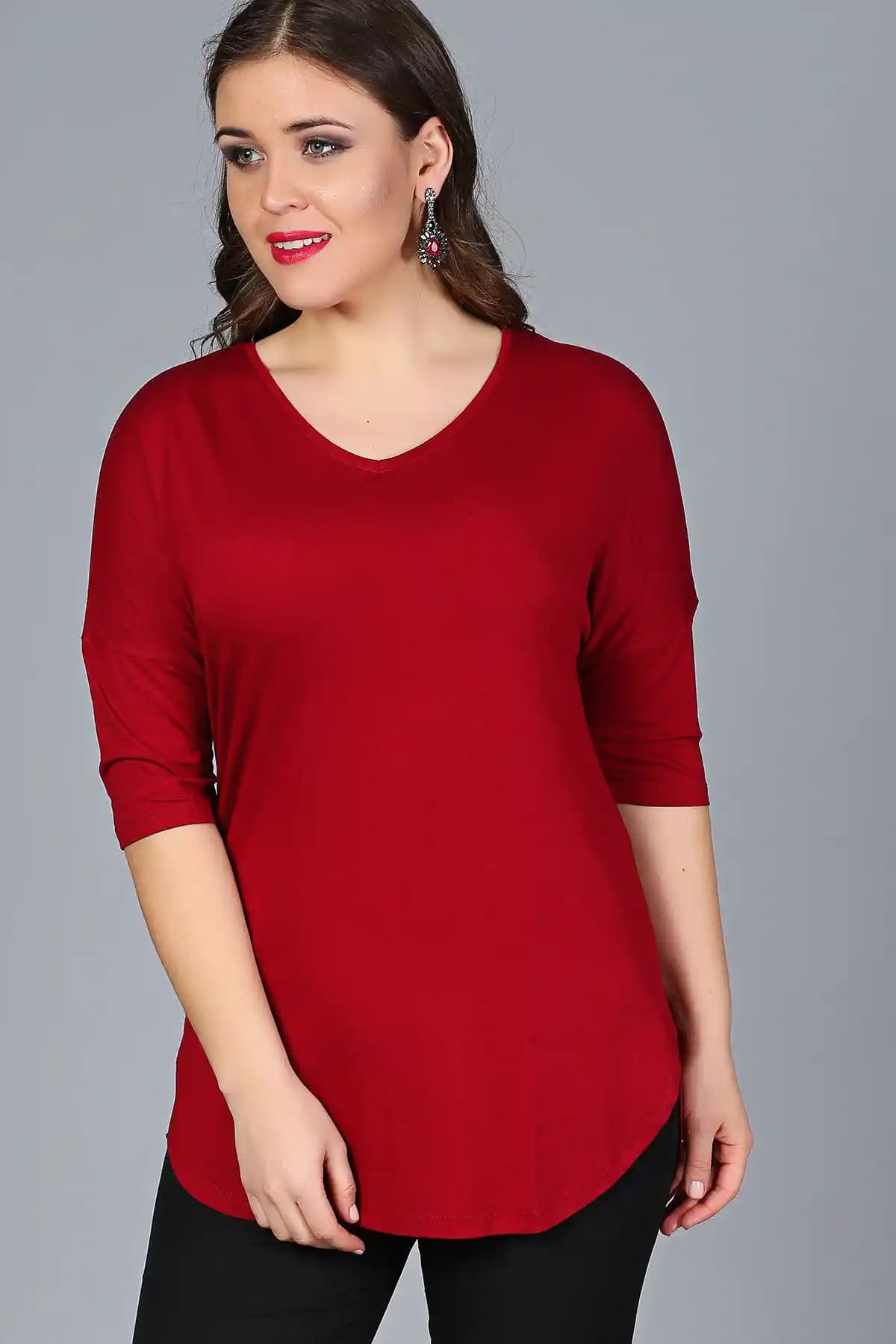 Curvy Trend Büyük Beden Yan Yırtmaç Yarım Kol Bluz Şıklık ve Konforun Birleşimi