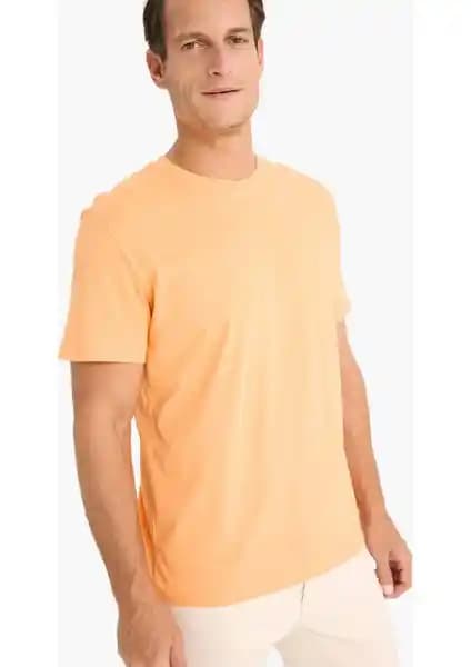 DeFacto %100 Pamuk Erkek Tişörtleri Modern ve Konforlu Tasarım Özellikleriyle Öne Çıkıyor