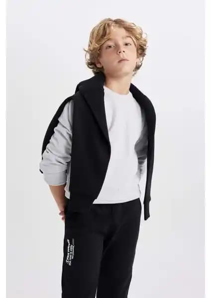 DeFacto Erkek Çocuk Bisiklet Yaka Selanik Kumaş Basic Sweatshirt 75-90 Karakter