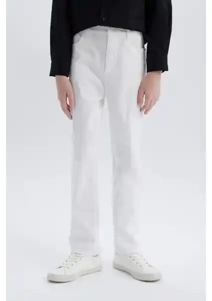 DeFacto Erkek Çocuk Düz Paça Beyaz Gabardin Pantolon İncelemesi ve Özellikleri