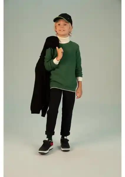 DeFacto Erkek Çocuk Siyah Gabardin Pantolon: Şıklık ve Konfor Sunan Günlük ve Özel Kullanım İçin