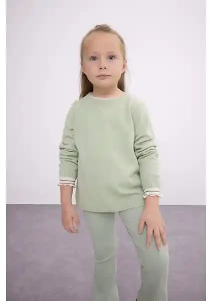 DeFacto kız çocukları için şık ve rahat kazaklar: dayanıklı ve mevsimlik kullanıma uygun