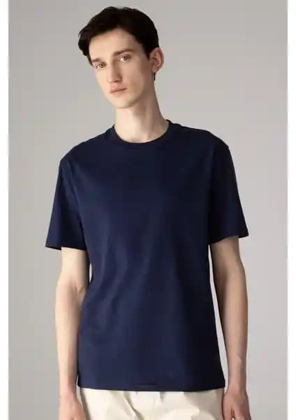 DeFacto Regular Fit Bisiklet Yaka Basic Tişört: Şıklık ve Konforun Buluşması