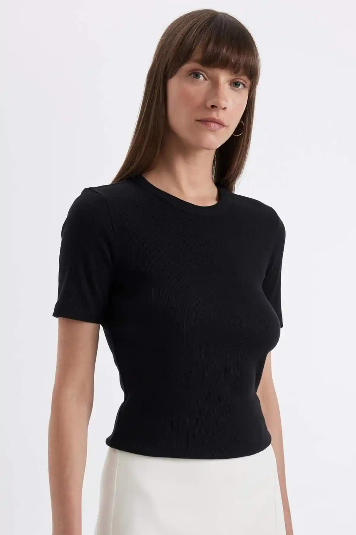 DeFacto Siyah Slim Fit Bisiklet Yaka Kaşkorse Tişört Günlük ve Şık Kullanım İçin