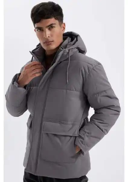 DeFacto Slim Fit Dar Kesim Astarlı Kapüşonlu Fermuarlı Erkek Kışlık Mont Özellikleri ve Kullanım İpuçları