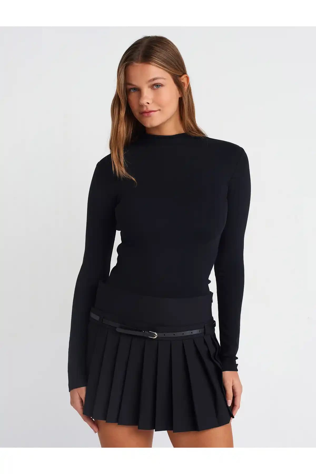 Dilvin 31433 Dik Yaka Siyah Top Günlük ve Şık Kombinler İçin Uygun Tasarım