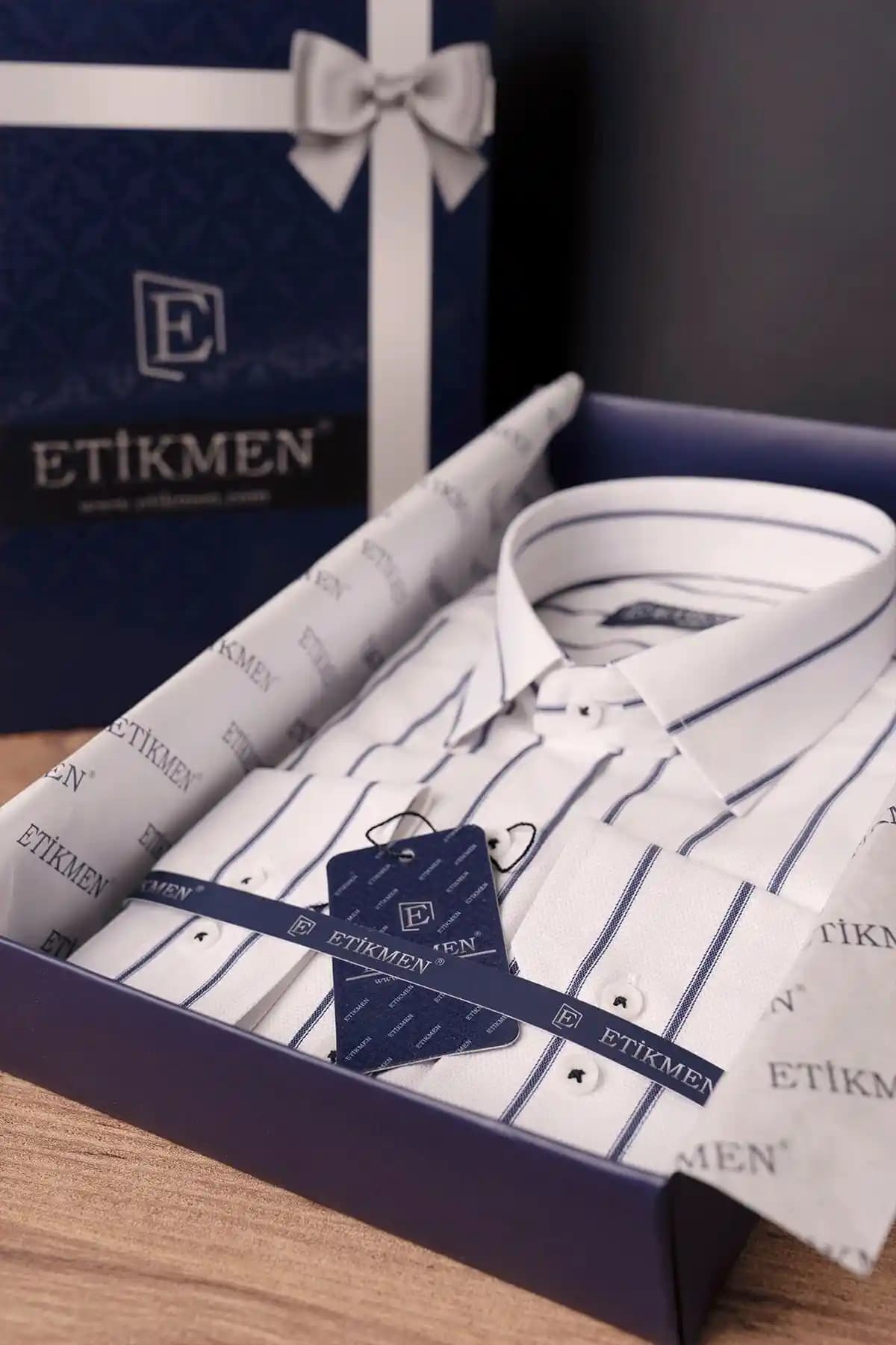 Etikmen Beyaz Lacivert Çizgili Slim Fit Erkek Gömlek Hediye Kutusu ile Şıklık ve Kalite