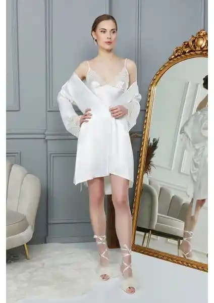 EXCLUSIVE Saten İkili Gecelik ve Sabahlık Takımı: Şıklık ve Konforun Birleşimi