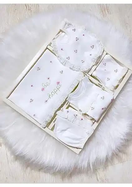 Gaye Bebe Kız Bebek Hastane Çıkışı: Şıklık ve Konforu Bir Arada Sunan Tasarım