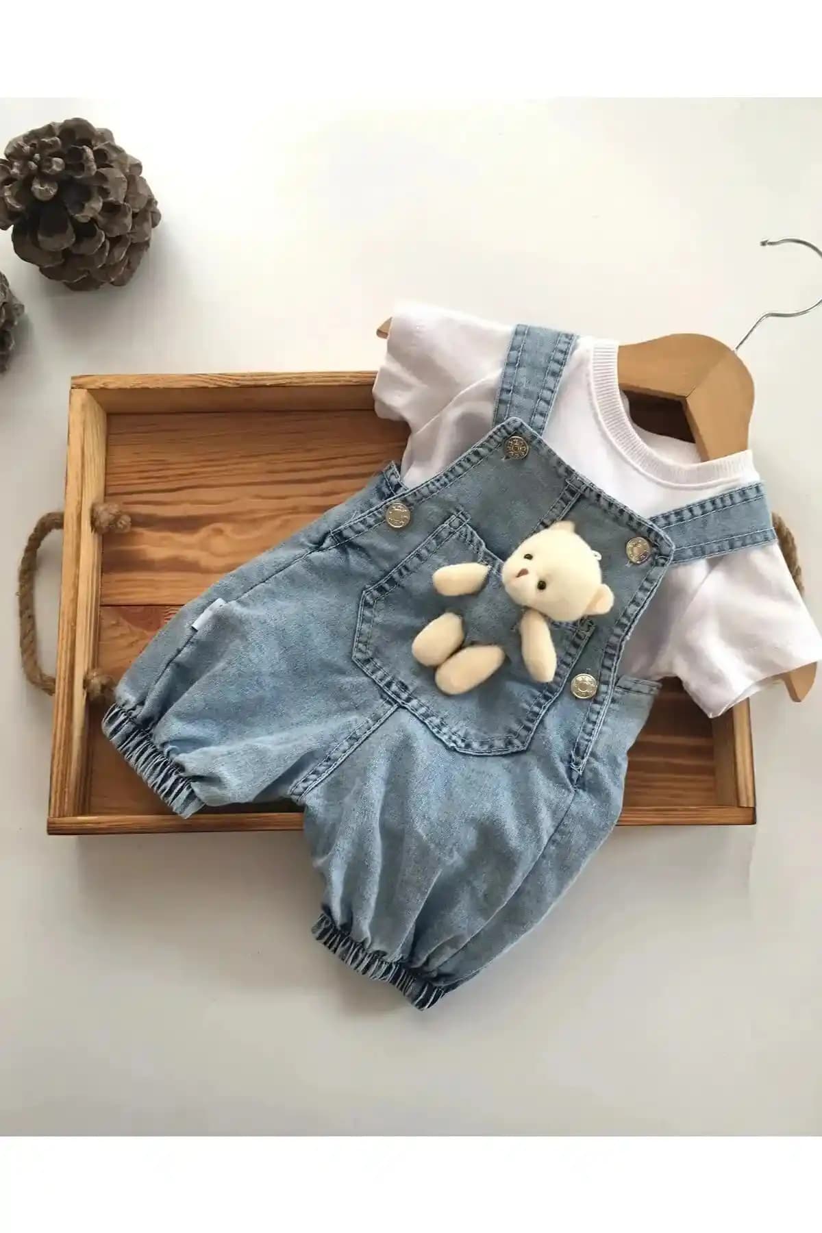 Genel Markalar Denim Salopet ve Beyaz Tişört İkili Takım Çocuklar İçin Modern ve Konforlu Giyim Seçeneği