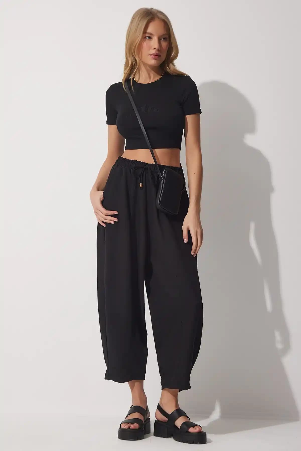 Happiness İstanbul Kadın Siyah Cepli Keten Viskon Şalvar Pantolon Günlük Şıklık ve Konfor İçin