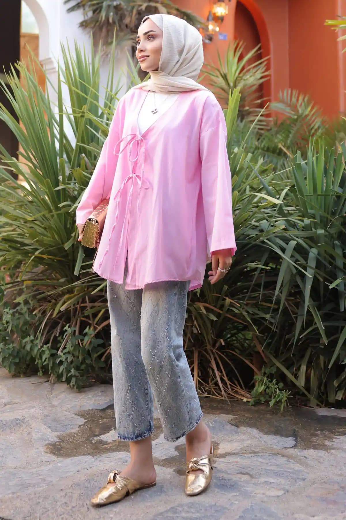 İmajButik Pembe Ön Bağlamalı Kimono: Günlük Şıklık ve Konfor Sunan Modern Tasarım