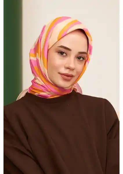 İpekhan Twist Turuncu Pembe Pamuk Viskon Eşarp: Şıklık ve Konforun Modern Buluşması