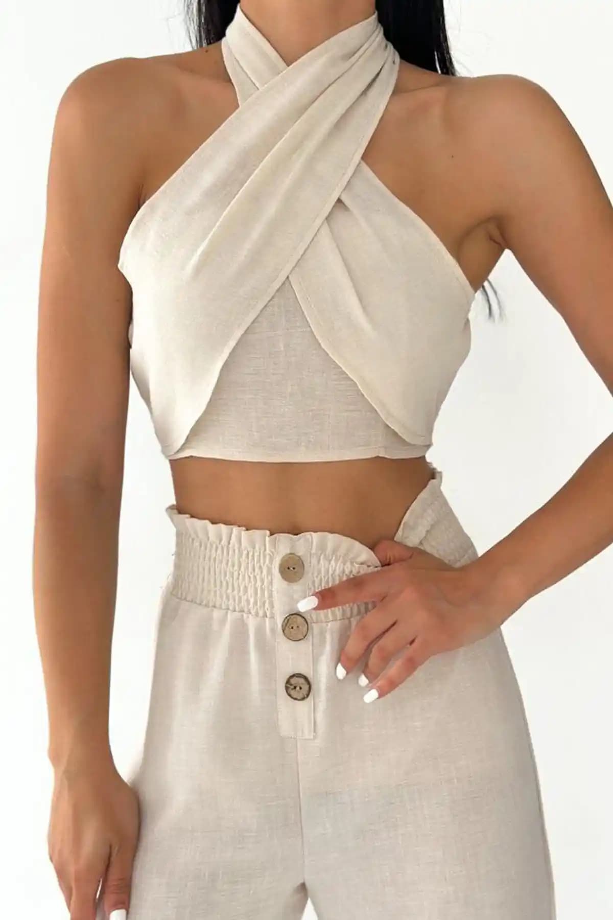 Jaglion Kadın Bej Boyundan Bağlamalı Crop Bluz Yeni Sezon Modası ve Stil İpuçları