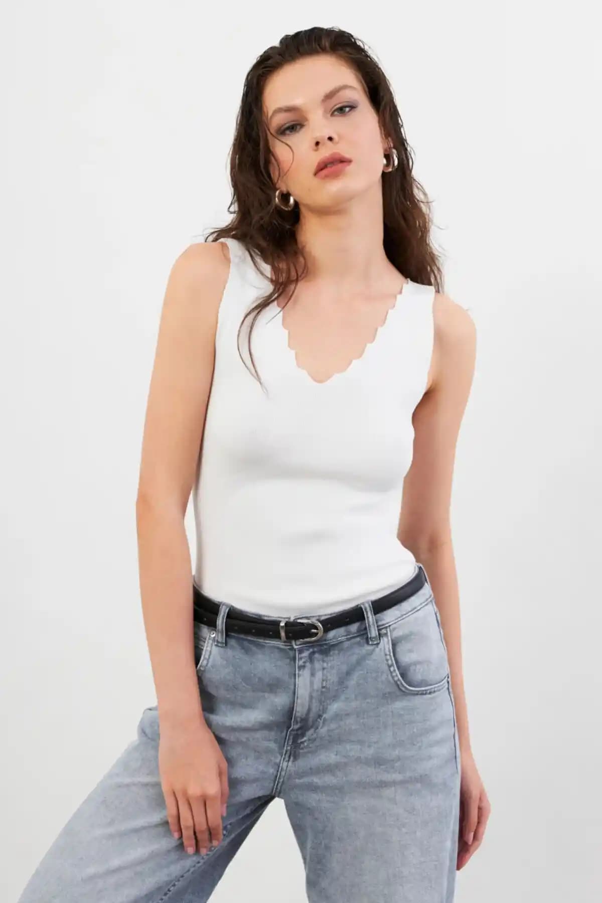 Kadın Beyaz Merdiven Yaka Triko Bluz YV83 Günlük ve Şık Kombinler İçin Uygun