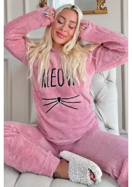 Kadınlar İçin Meow Desenli Tam Peluş Pijama Takımı Konfor ve Şıklık Sunar