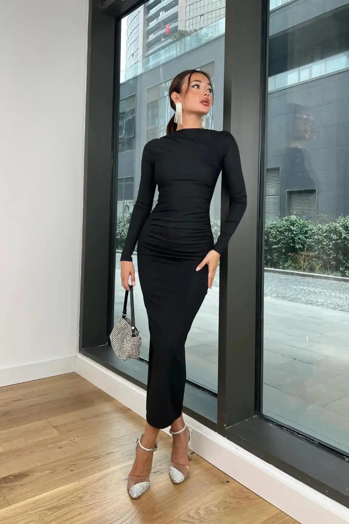 Khar Siyah Soft Touch Drape Detay Maxi Elbise: Modern ve Şık Kadınlar İçin Zarif Seçenek