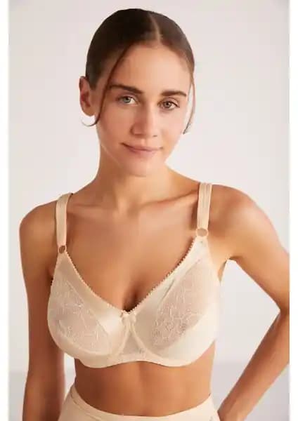 Kom Martina Sütyen Ten: Göğsü Küçültmeye Yönelik Şık ve Konforlu İç Giyim Seçeneği