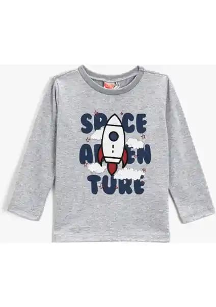 Koton Uzay Baskılı Erkek Çocuk Tişörtü Uzun Kollu Bisiklet Yaka Tasarımı