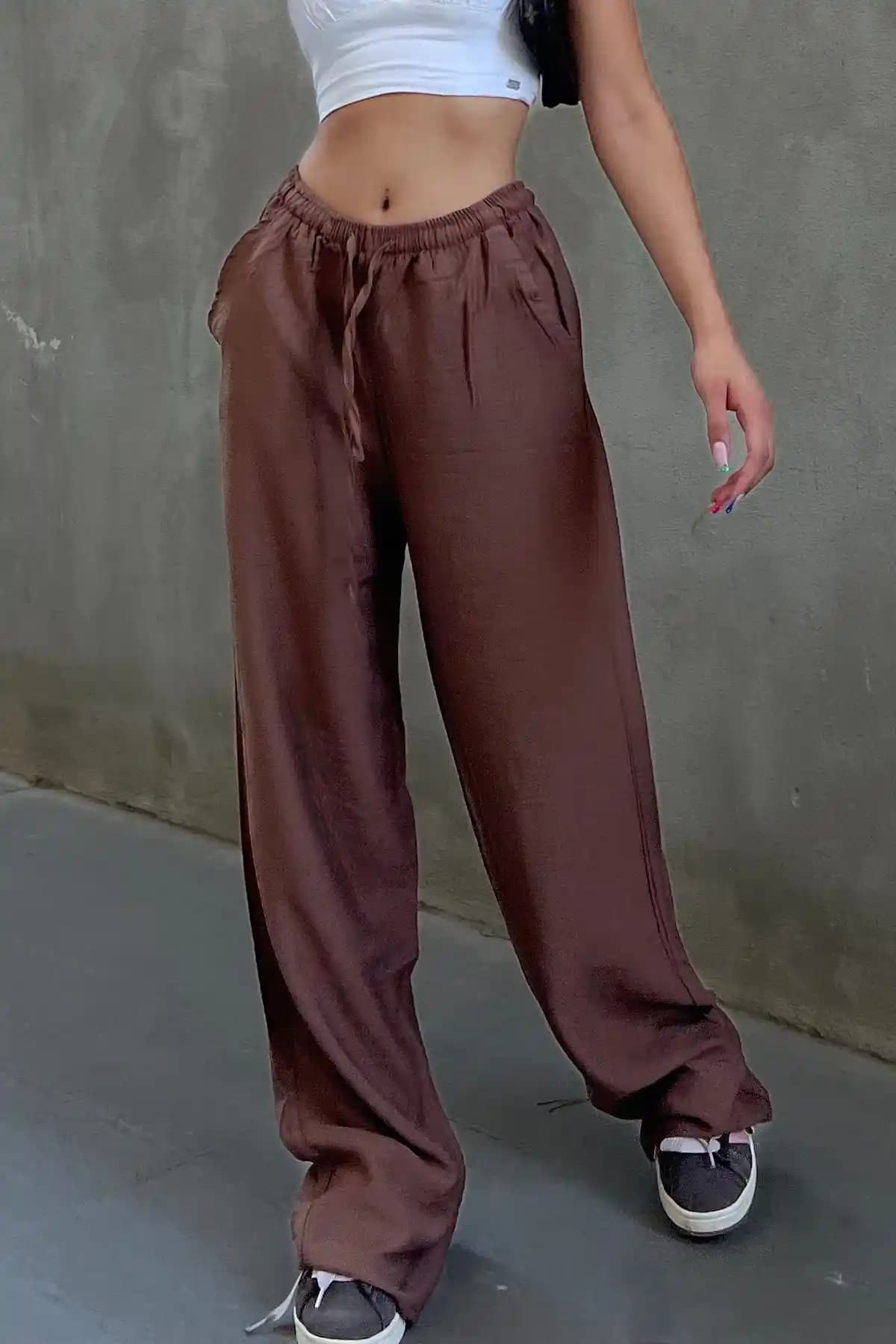 La & Vetta Kahverengi Keten Karışımlı Bol Kesim Pantolon: Şıklık ve Konforun Buluşması