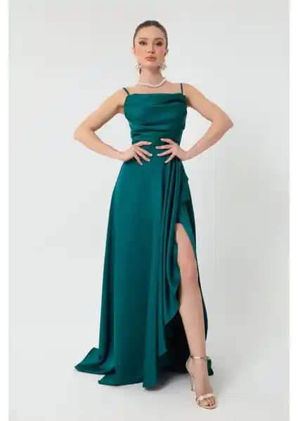 Lafaba Yeşil Kadın Abiyesi Modern Tasarım ve Yüksek Kalite Malzeme ile Şıklık Sunar