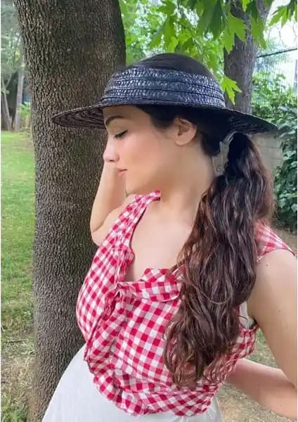 Laviyonsa Hasır Yazlık Vizör Şapka: Şıklık ve Güneş Korumasını Bir Arada Sunar