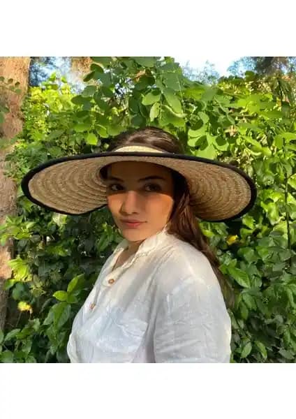 Laviyonsa Hasır Yazlık Vizör Şapka: Yaz Aylarında Şıklık ve Koruma Sağlayan Pratik Aksesuar