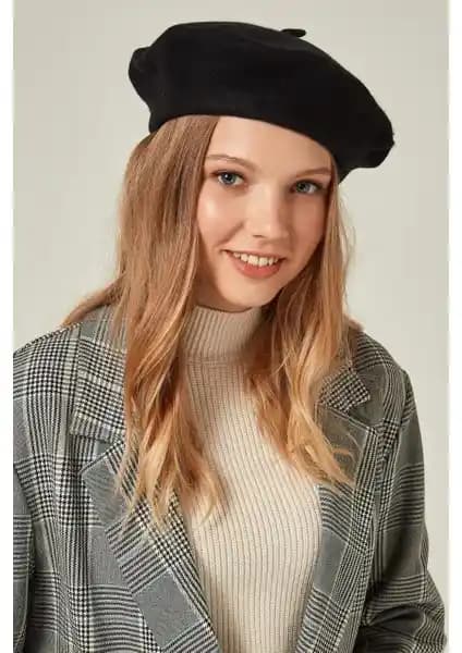 Laviyonsa Siyah Fransız Ressam Şapka: Zarif ve Sanatsal Kadın Aksesuarı