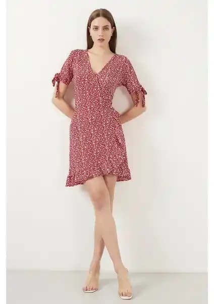 Lela Çiçekli V Yaka Fırfır Detaylı Mini Elbise: Rahat ve Şık Günlük Kadın Elbisesi