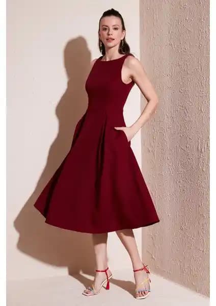 Lela Marka Midi Elbise: Şık ve Rahat Günlük ve Özel Gün Kullanımı İçin