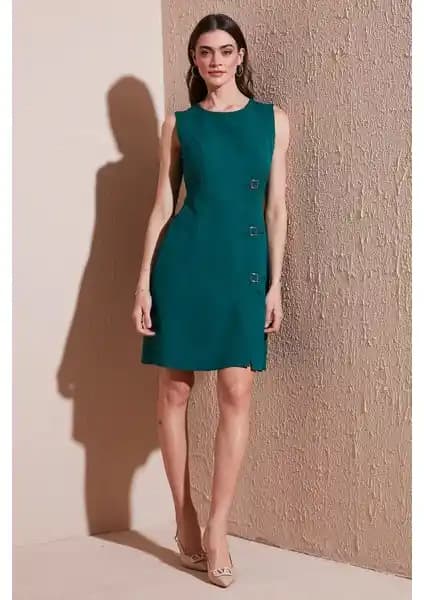 Lela Standart Fit Kemerli Bisiklet Yaka Mini Abiye Elbise - Şıklık ve Konforun Buluşması