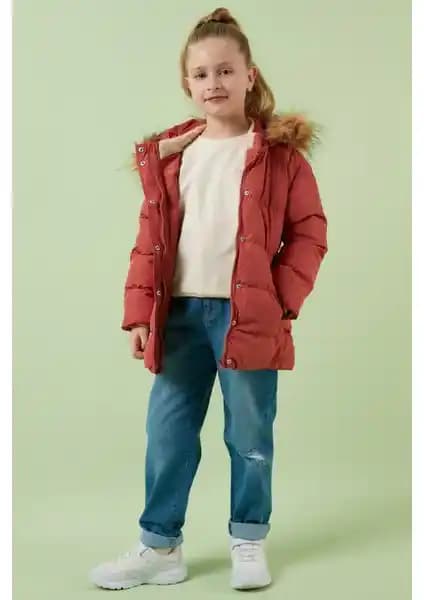 Lela Suni Kürklü Kapüşonlu Çocuk Montu: Şık ve Fonksiyonel Kış Giyim Seçeneği