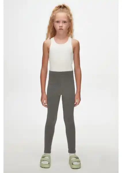Lovetti Koyu Gri Basic Kız Çocuk Kışlık Tayt: Yüksek Kalite ve Konfor Sunan Şık Tasarım