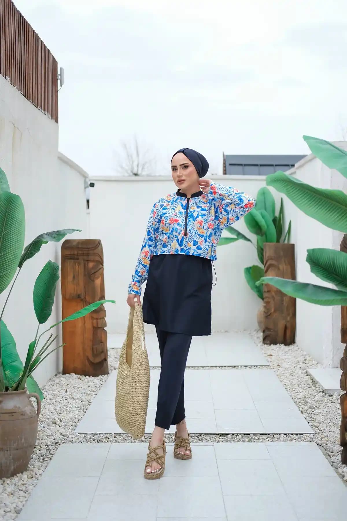 Lurex Moda Yarım Dijital Baskılı Tesettür Mayo: Yaz Tatiliniz İçin Şık ve Fonksiyonel Tasarım