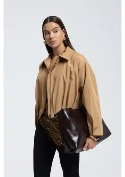 Mai Astrid Mevsimlik Camel Kısa Bomber Ceket: Şıklık ve Fonksiyonellik Bir Arada