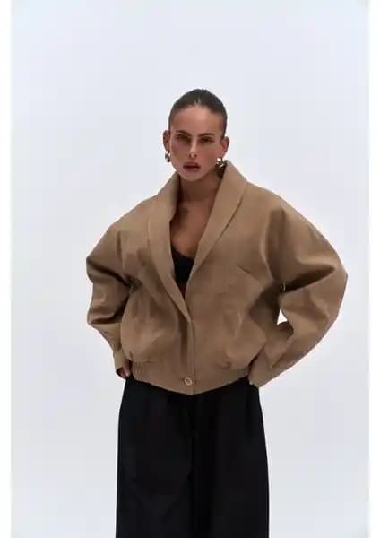 Mai Bandera Koyu Bej Unisex Bomber Ceket Günlük ve Şık Tasarımıyla Öne Çıkar