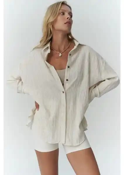 Mai Durres Bej Oversize Gömlek: Günlük Şıklık ve Konfor Sunan Modern Tasarım