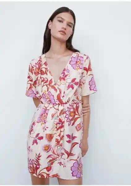 Mango Kısa Baskılı Sarma Elbise: Yazlık Şıklık ve Rahatlık Sunan Tasarım