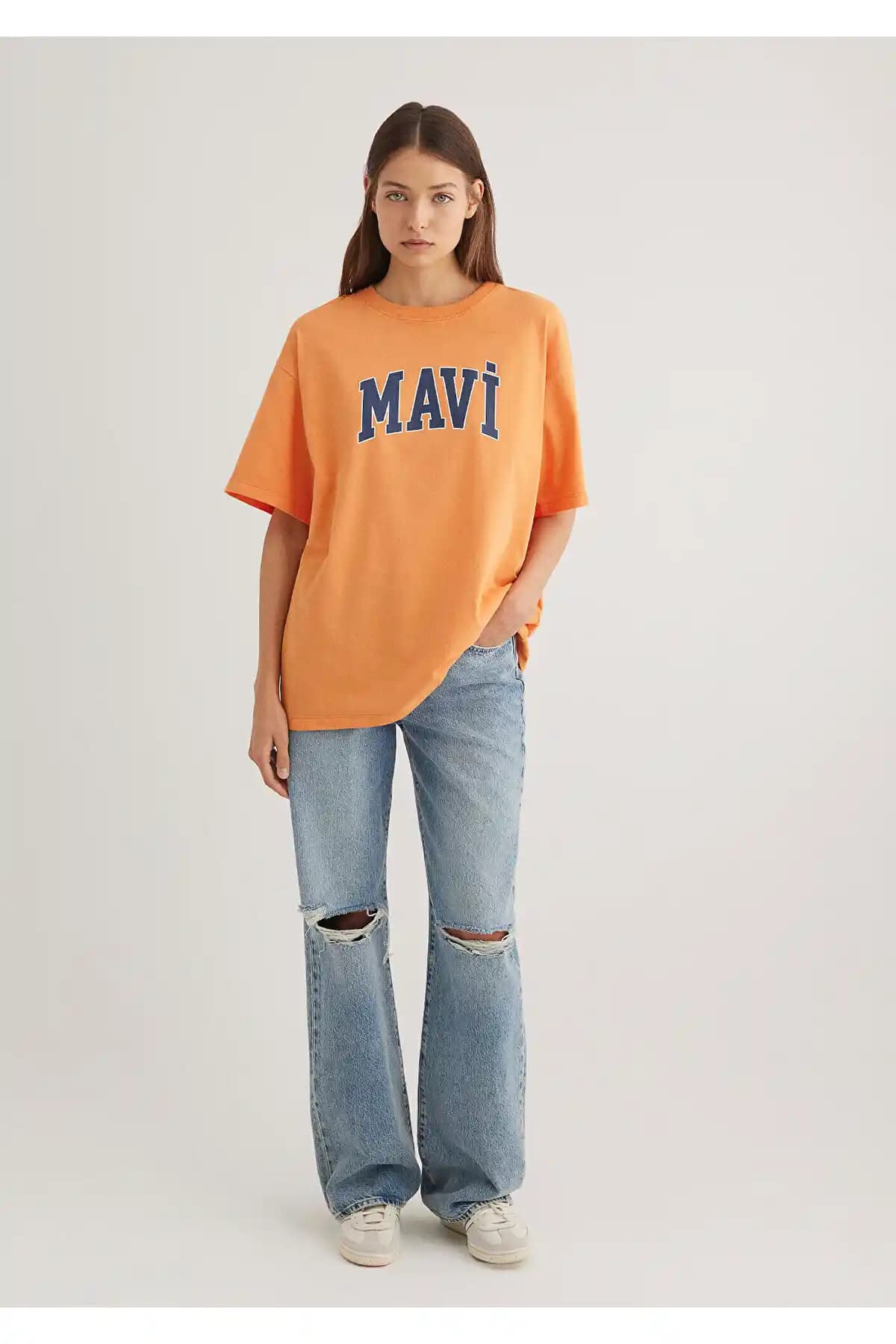 Mavi Logo Baskılı Turuncu Oversize Tişört Günlük Şıklık ve Konfor Sunar