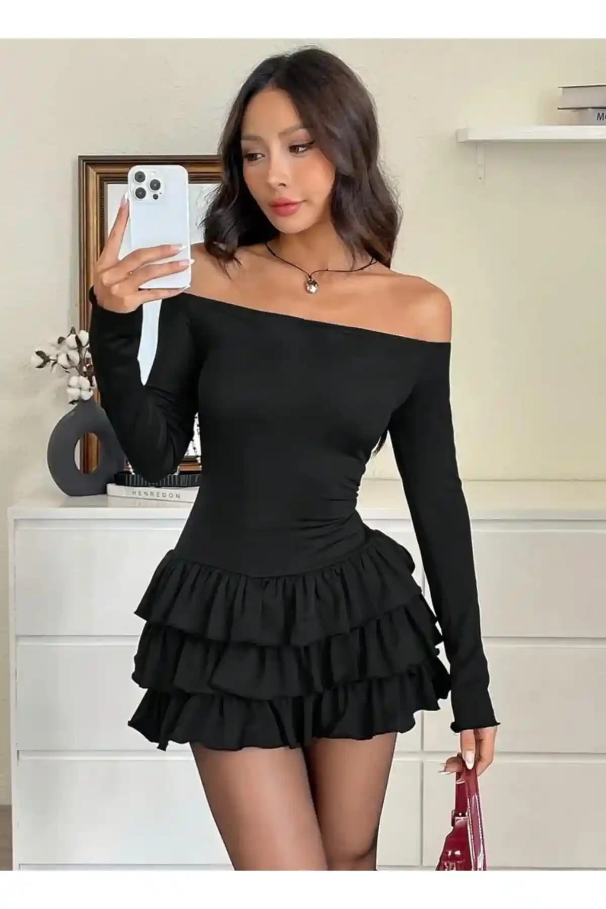 MEGOMEL Kadın Straplez Kat Kat Etek Detaylı Mini Elbise Modern ve Şık Tasarım