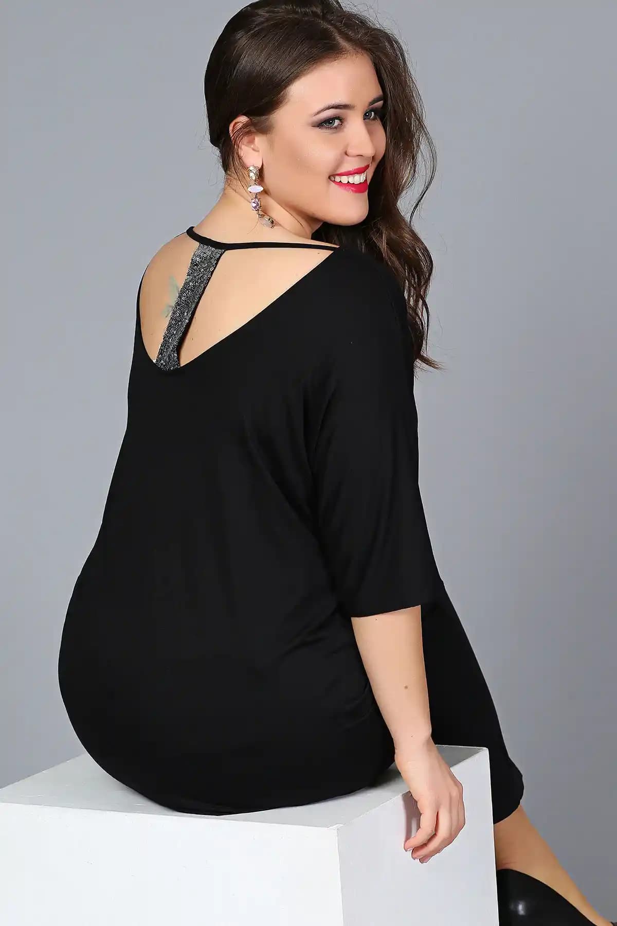 Moda Cazibe Kadın Siyah Sırt Dekolteli Pul Payet Bantlı Bluz Günlük ve Özel Kullanım İçin