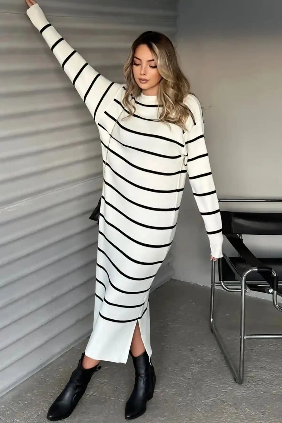 Modabirsen Çizgili Yırtmaçlı Uzun Kol Triko Elbise Günlük Şıklık ve Konfor Sunar