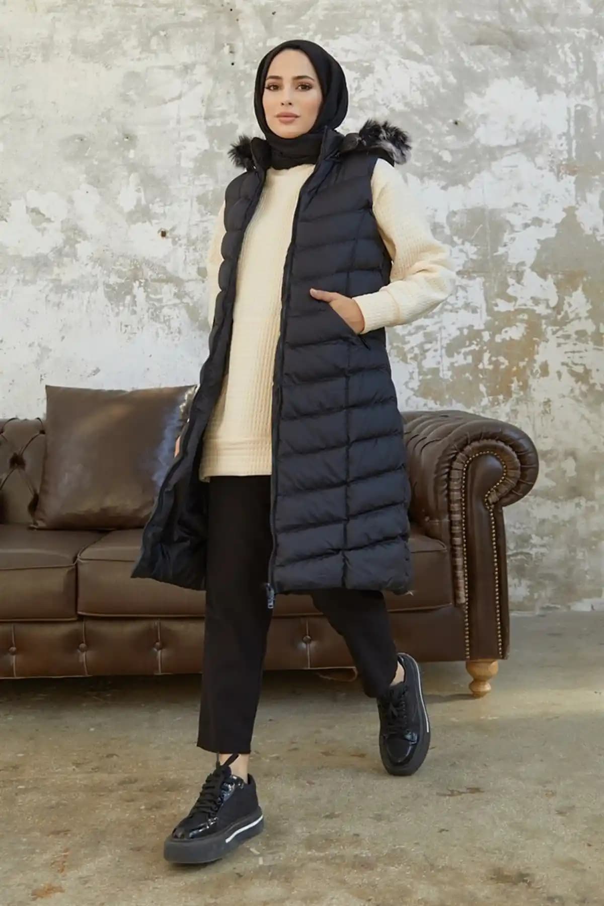 MODAMİA V Dilimli Şişme Yelek Siyah Renkli Modern ve Fonksiyonel Tasarım