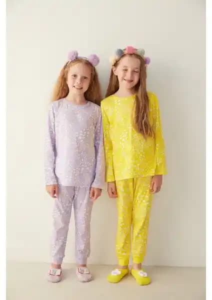 Penti Lila-Sarı Leoparlı 2'li Çocuk Pijama Takımı Şıklık ve Konforu Bir Arada Sunar