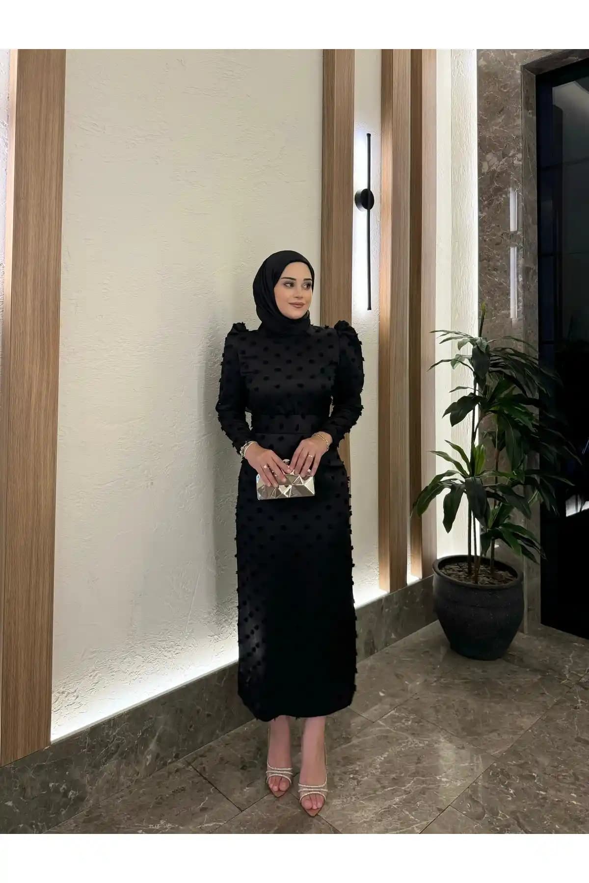 Perla Siyah Tesettür Abiye: Zarif ve Şık Tasarım ile Her Ortama Uygun Kadın Elbisesi