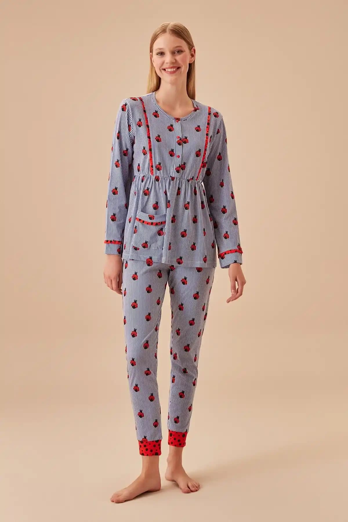 Suwen Lady Luck Pijama Takımı: Modern ve Konforlu Kadın Ev Giyim Seçeneği