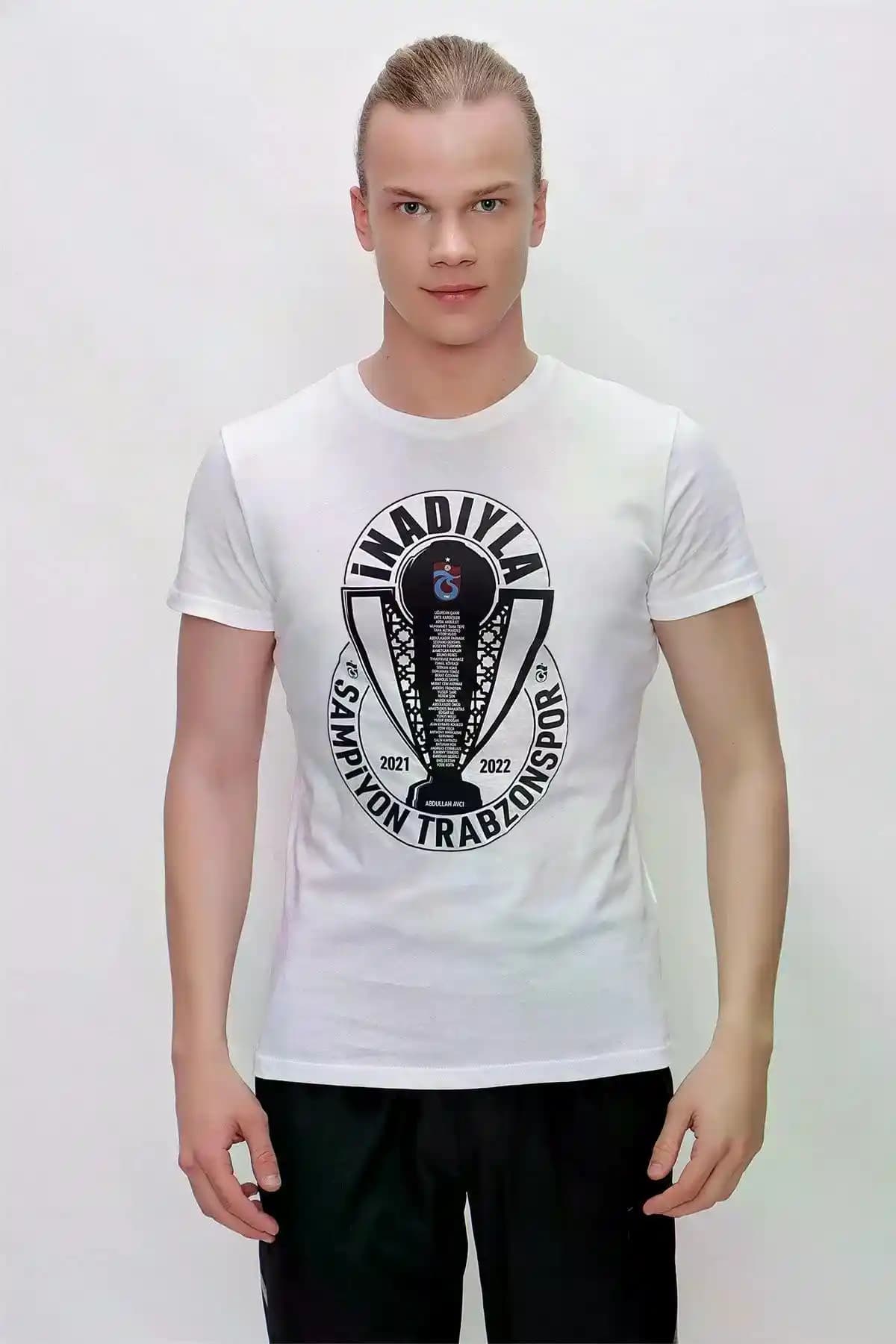 Trabzonspor Şampiyonluk Tshirtü Şık ve Rahat Tasarımıyla Taraftarların Beğenisini Kazanıyor