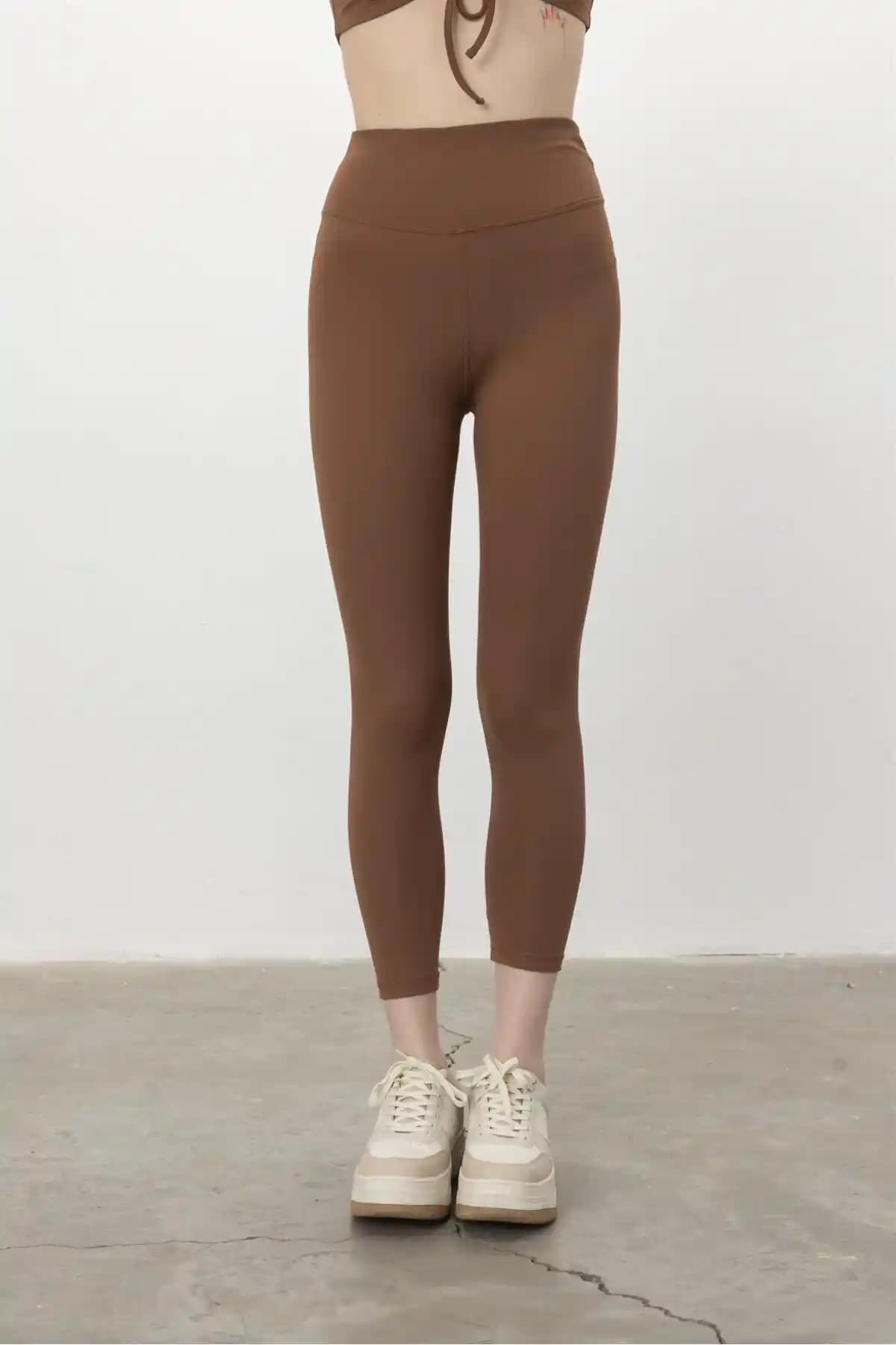 TUBİA Mocha Renk Toparlayıcı Spor ve Yoga Taytı: Yüksek Bel ve Esnek Tasarım ile Günlük ve Spor Kullanımı