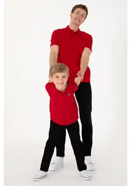 U.S. Polo Assn. Erkek Çocuk Kırmızı Tişörtü: Şıklık ve Konfor Sunan Günlük Giyim Seçeneği