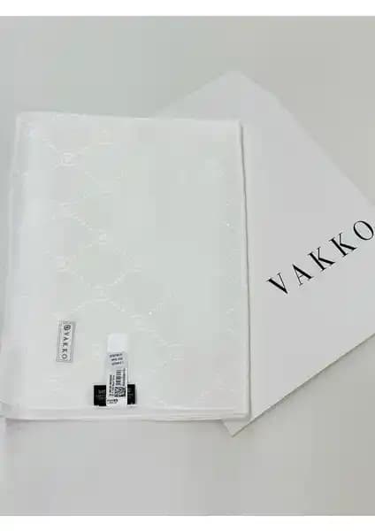 Vakko Şal: Zarif Tasarımı ve Konforuyla Çok Yönlü Kullanım İmkanı Sunan Lüks Aksesuar